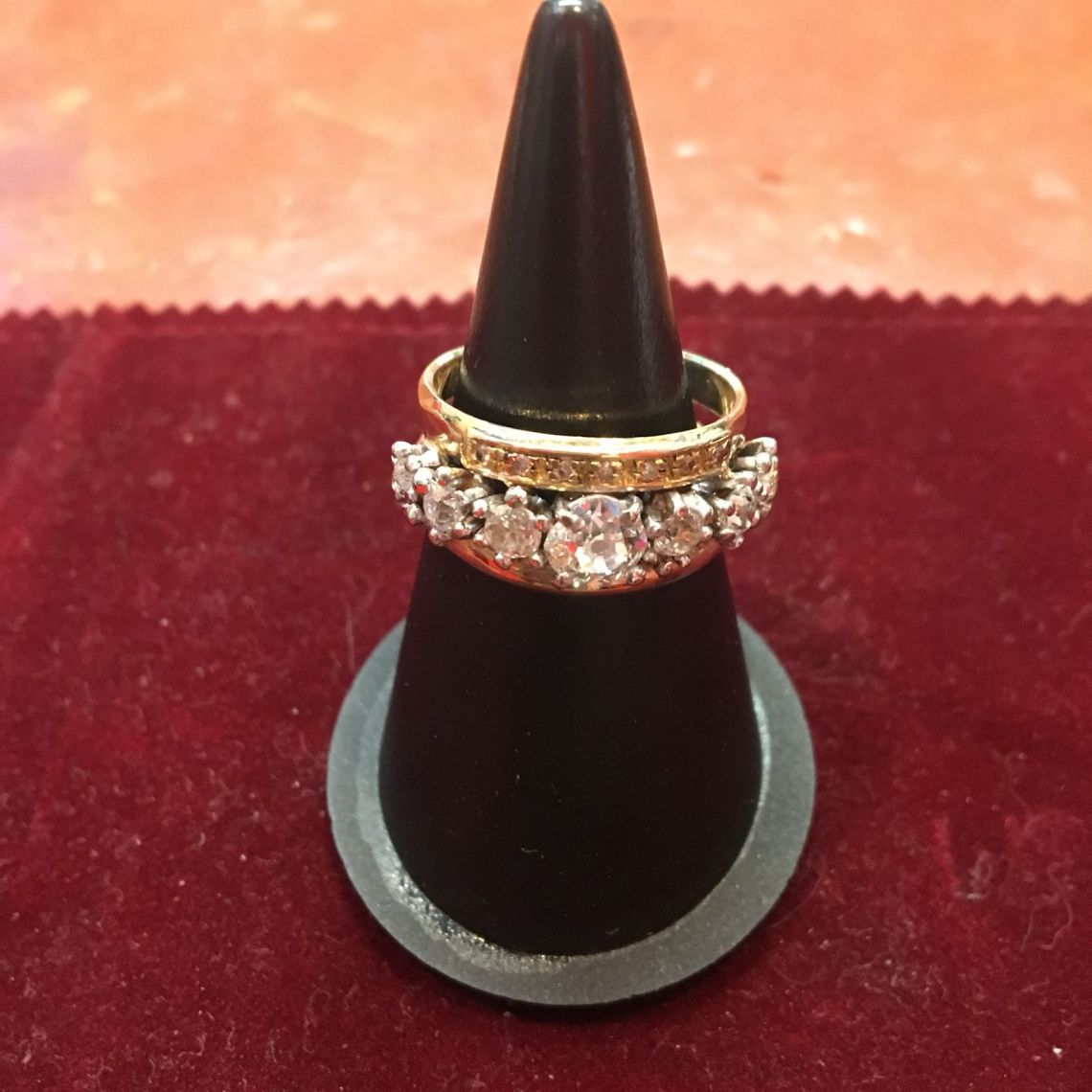 Realizzazione anello con fascia in oro giallo e diamanti