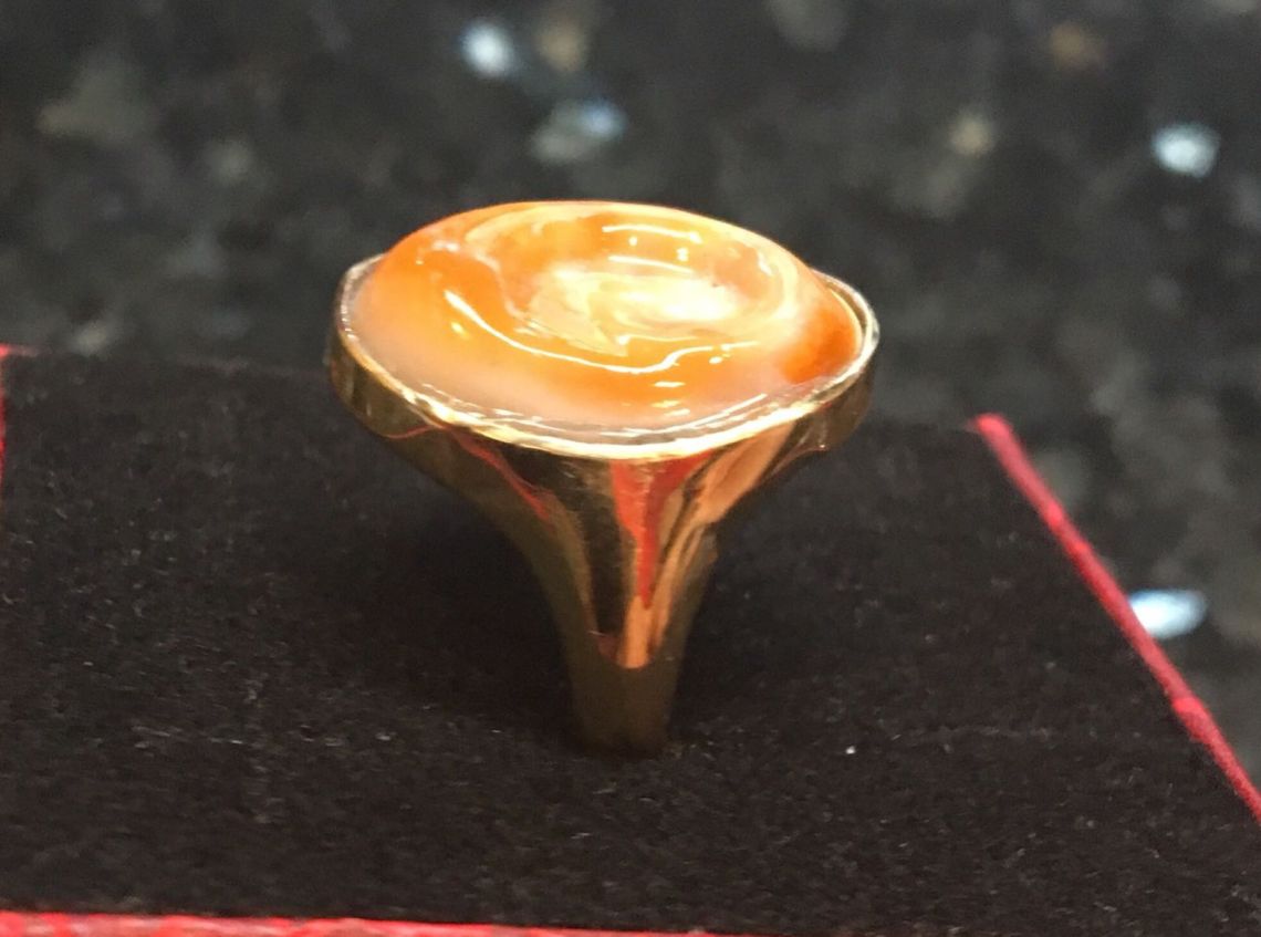 Realizzazione anello uomo in oro giallo con conchiglia