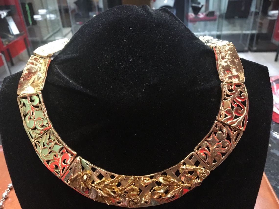 Realizzazione collana rigida in oro giallo