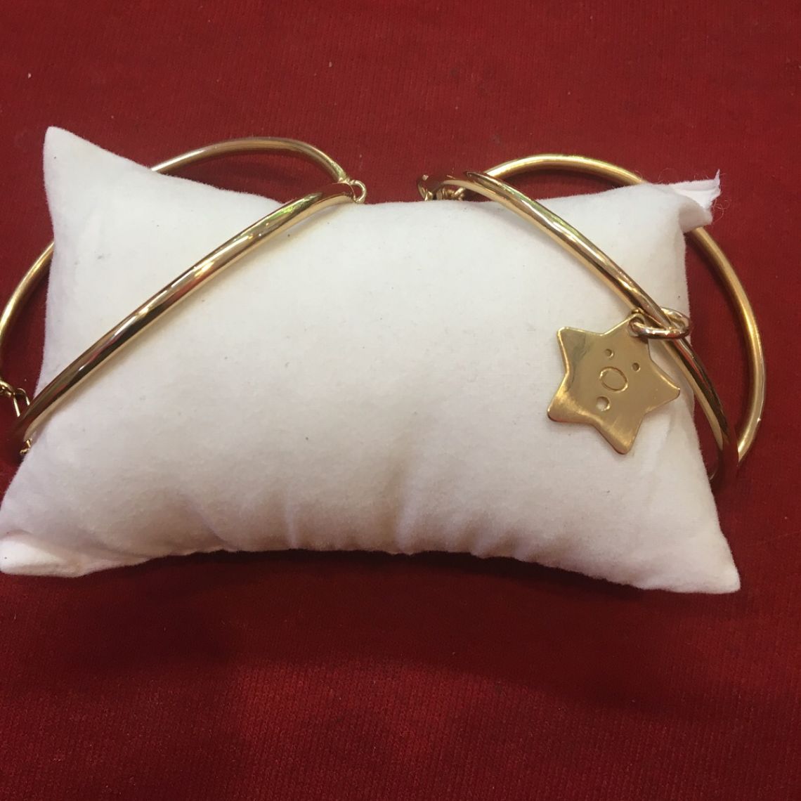 Bracciali semi rigidi a filo in oro giallo