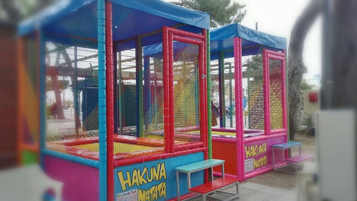 Tappeti elastici per bambini parco divertimento - Hakuna Matata